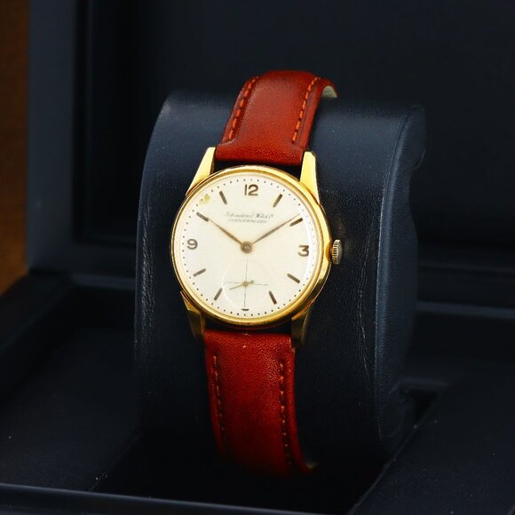 IWC Vintage Circa 1960s Manual Wind, Cream Dial - 18kt Yellow Gold on Strap - Picture 2 of 10